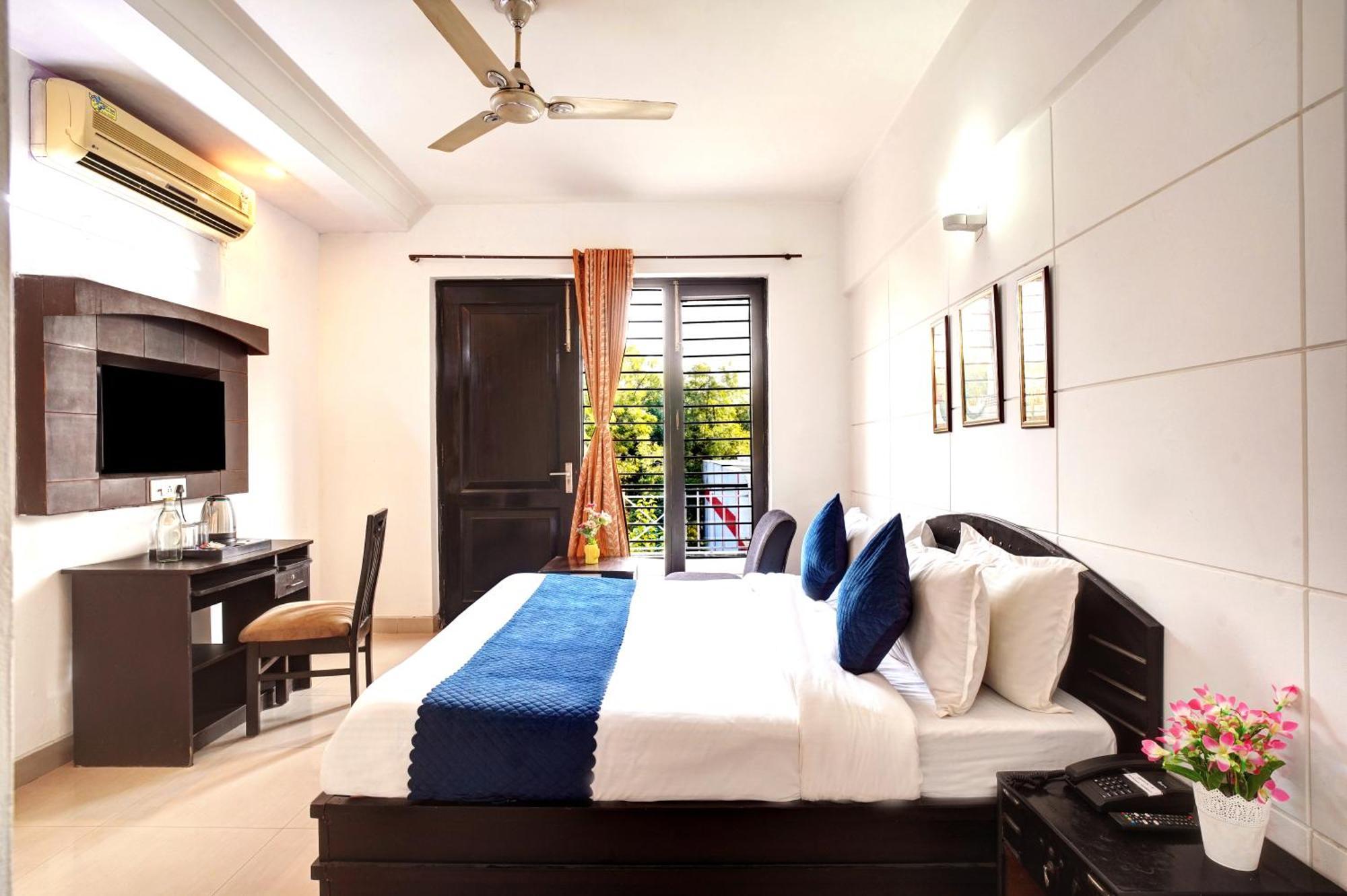 Nexhub Stay - Huda City Centre Gurgaon Buitenkant foto