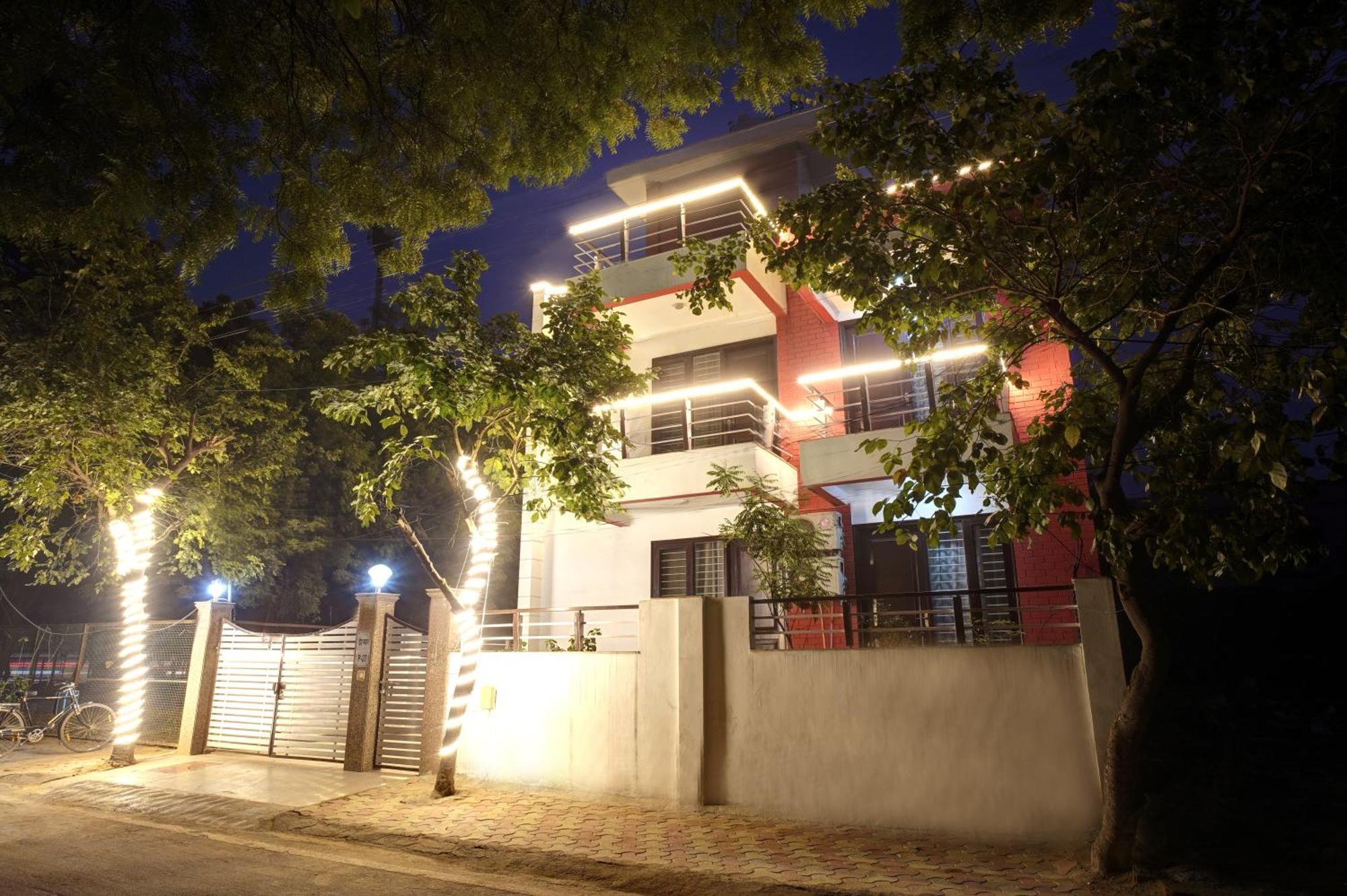 Nexhub Stay - Huda City Centre Gurgaon Buitenkant foto