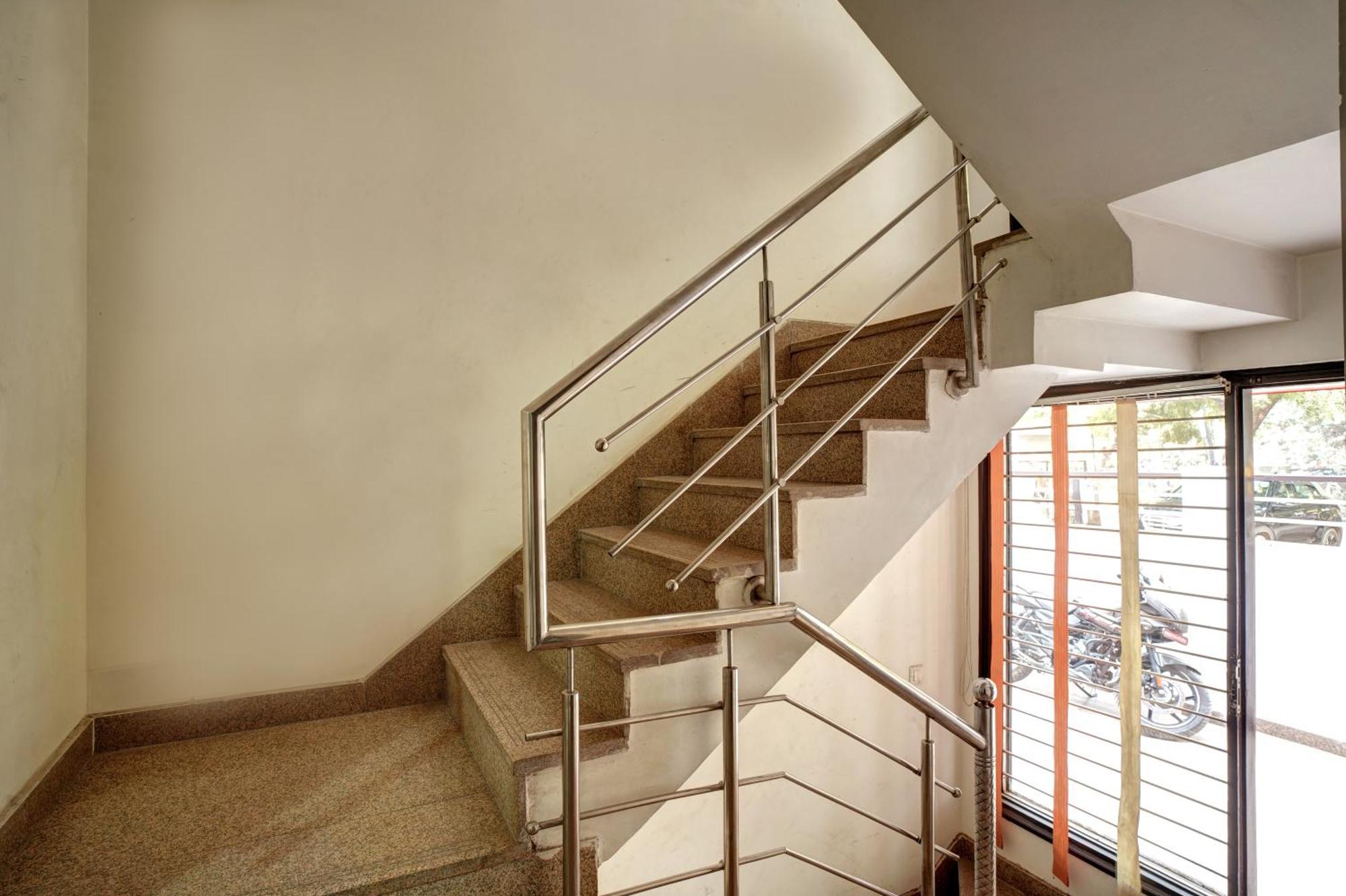 Nexhub Stay - Huda City Centre Gurgaon Buitenkant foto